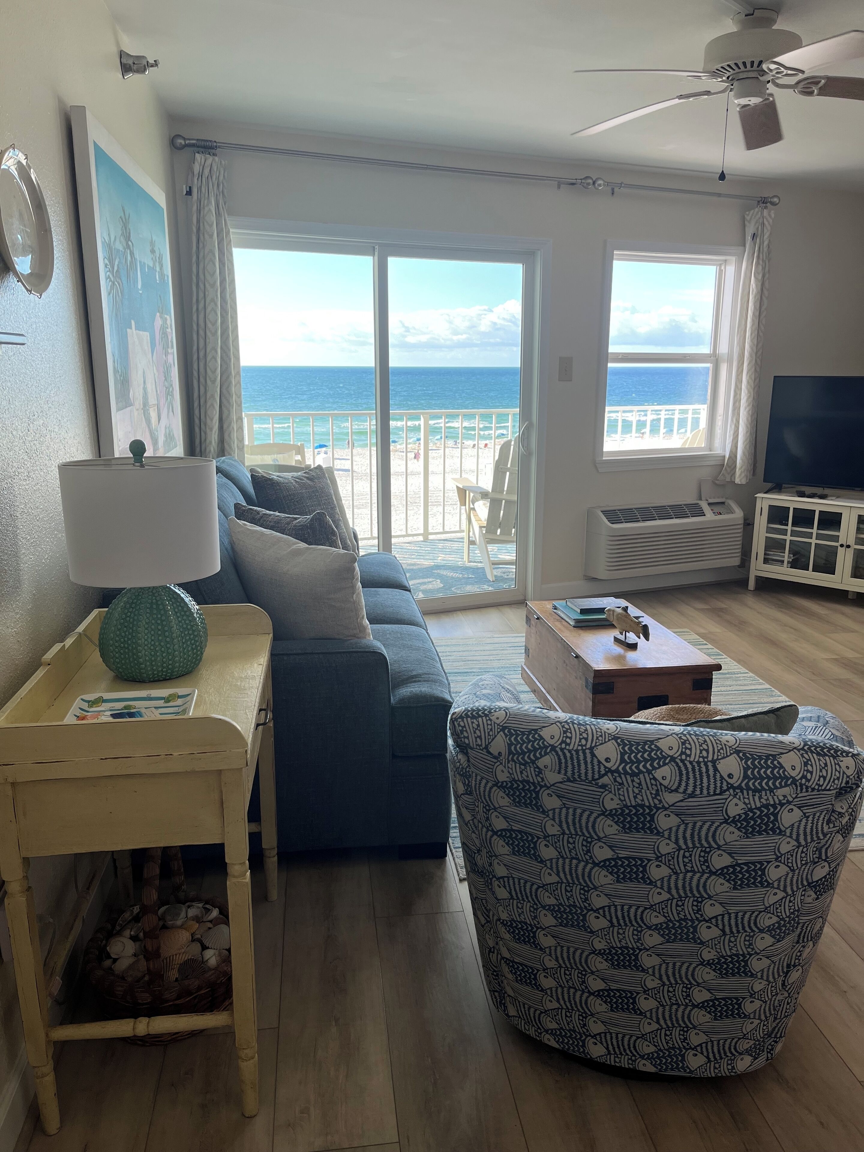 智能電視、DVD 播放機、音響