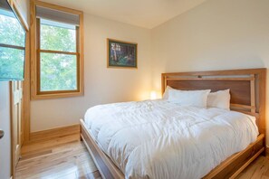 2 habitaciones, tabla de planchar con plancha, cuna de viaje y wifi 