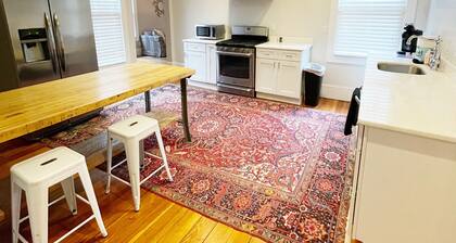 WALK EVERYWHERE!! Downtown Designer Home Close to Everything in Huntsville