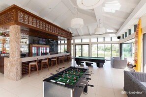 Poolside bar - Point Villa Danang Golf Course (Da Nang)