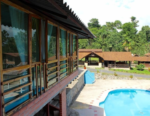 Utomhuspool