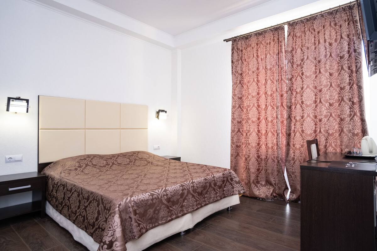 Comfort Double Room | Premium bedding, minibar, in-room safe, desk