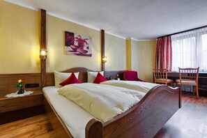 Basic Double Room | Desk, free WiFi, bed sheets