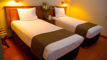 Twin Room, 2 Single Beds | 1 bedroom, minibar, in-room safe, desk