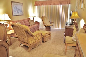 Huoneisto, 2 makuuhuonetta | Oleskelualue | Televisio, DVD-soitin