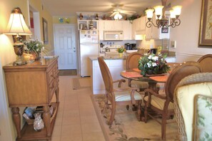 Lejlighed - 2 soveværelser | Spisning på værelset