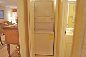 Condo, 2 Bedrooms | Interior