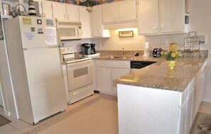 Condo, 2 Bedrooms | Private kitchen