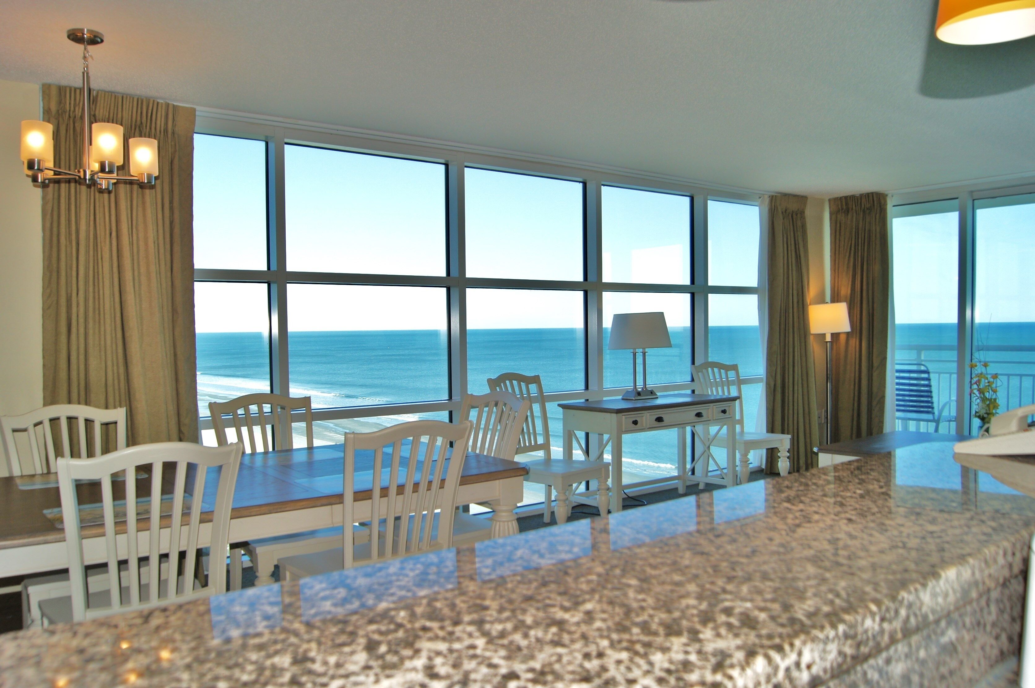 Condo, 3 chambres | Restauration