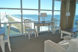 Condo, 3 habitaciones | Área de sala de estar