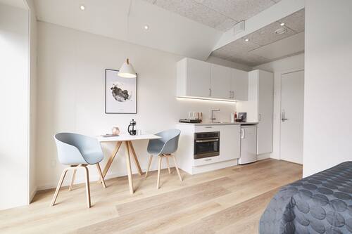Doppelzimmer zur Einzelnutzung, Balkon | 1 Schlafzimmer, schallisolierte Zimmer, Bügeleisen/Bügelbrett