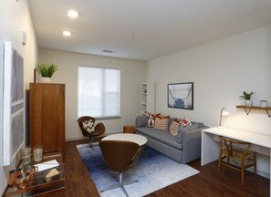 Flat-screen TV - Suite Destination Downtown Austin (Austin)