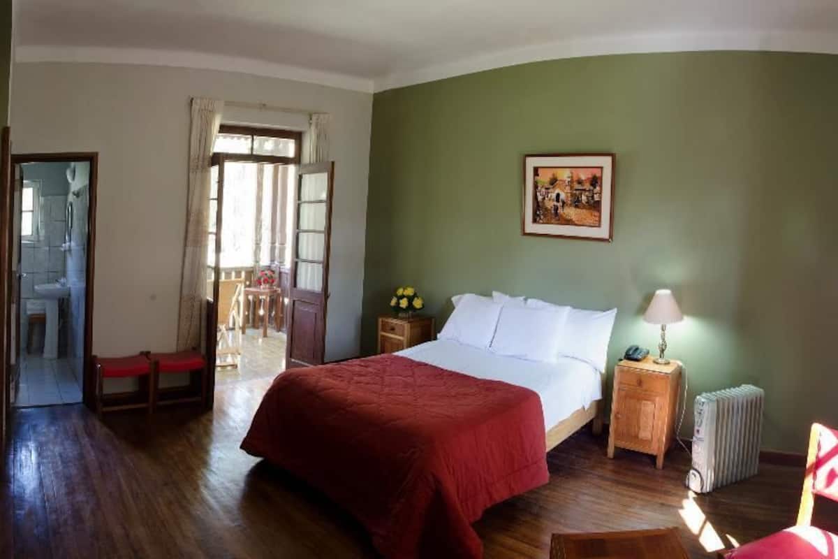 Single Room, 1 Double Bed