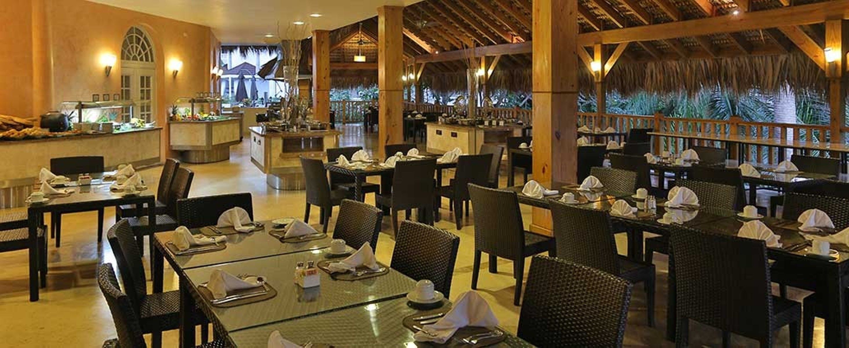 19 ห้องอาหาร, บริการอาหารเช้า อาหารกลางวัน อาหารเย็น, อาหารอเมริกัน