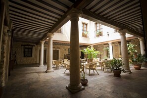 Terrace/patio - Hospedería Real Casona la Beltraneja (Belmonte)