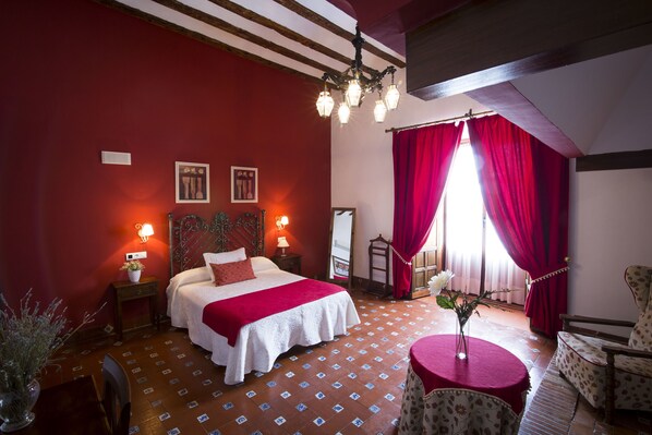 In-room safe, free WiFi - Hospedería Real Casona la Beltraneja (Belmonte)