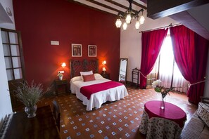 In-room safe, free WiFi - Hospedería Real Casona la Beltraneja (Belmonte)