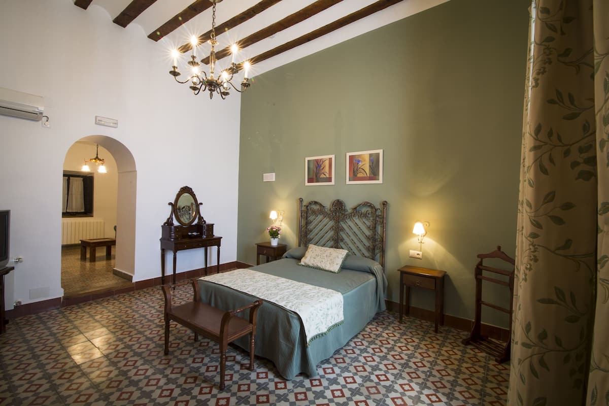 Suite | In-room safe, free WiFi