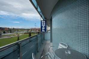 In-room safe, desk, free WiFi, bed sheets - Hotel La Polar (Gijon)