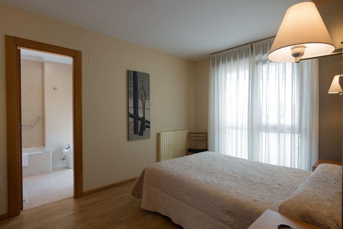 Quarto solteiro | Cofres nos quartos, escrivaninha, Wi-Fi de cortesia, roupa de cama