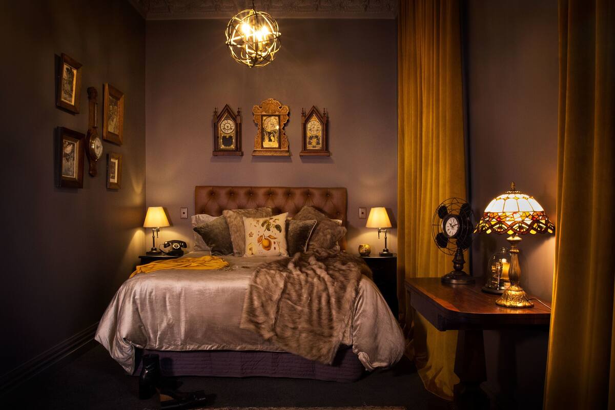 Ropa de cama de alta calidad y tabla de planchar con plancha