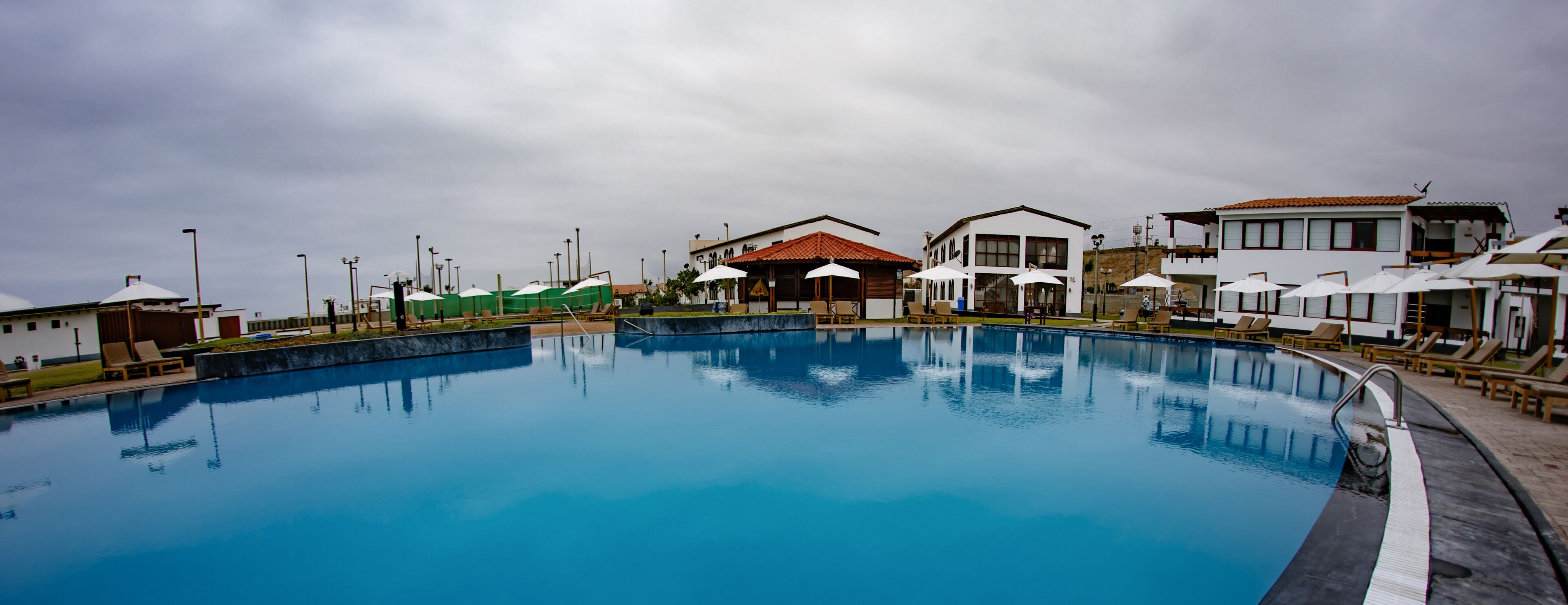 2 outdoor pools, sun loungers