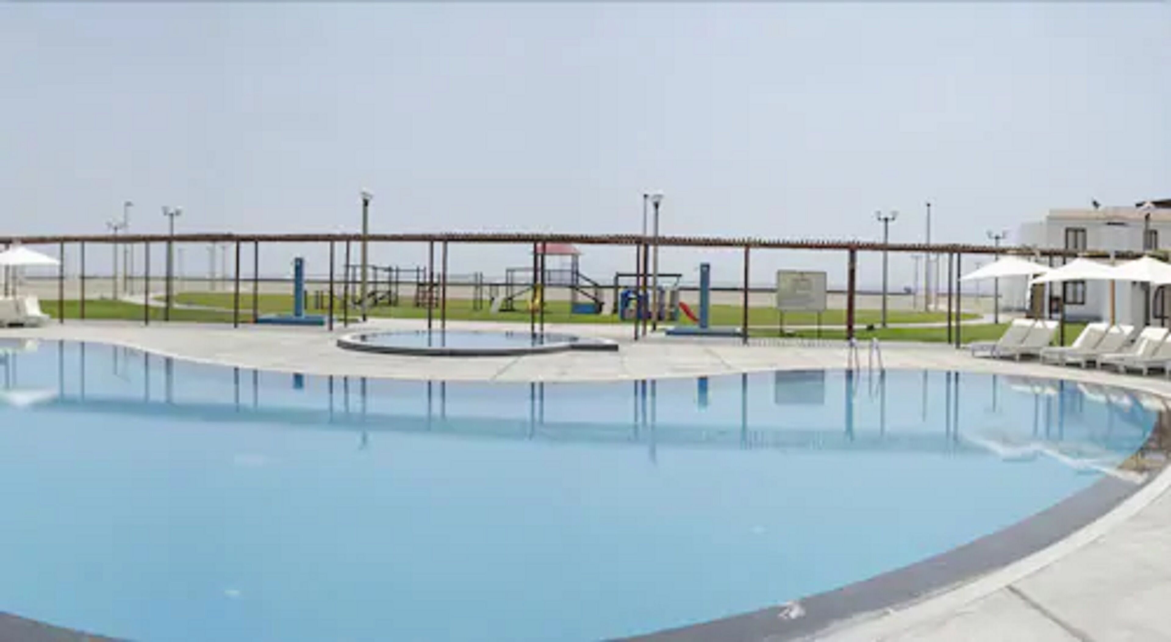 2 piscinas al aire libre, sillones reclinables de piscina