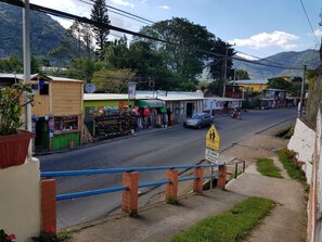 Property entrance - Hotel Los Naranjos (Juayua)