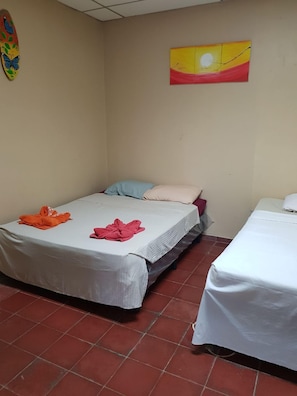 Basic Triple Room, Non Smoking (1 Double and 1 Single Bed ) | Rollaway beds, free WiFi - Hotel Los Naranjos (Juayua)