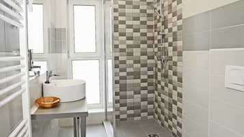 Shower, free toiletries, hair dryer, towels