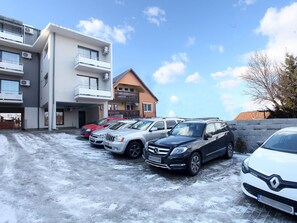 Free self parking - Pension Mora Cluj Napoca (Cluj-Napoca)