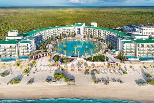 4 outdoor pools, free pool cabanas, pool umbrellas