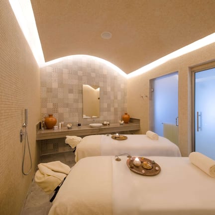 Couples treatment rooms, sauna, hot tub, steam room, Turkish bath