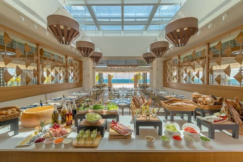 7 restaurants, breakfast, lunch served; local and international cuisine