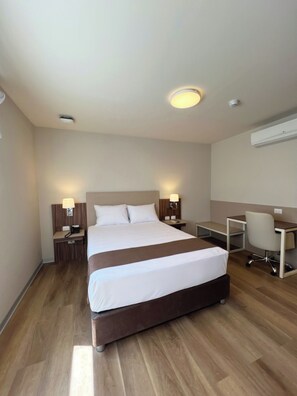 Minibar, caja de seguridad en la habitación, escritorio y wifi gratis 