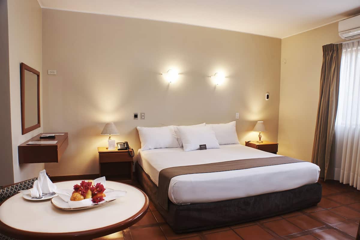 Minibar, coffre-fort, bureau, accĂšs au Wi-Fi (inclus)