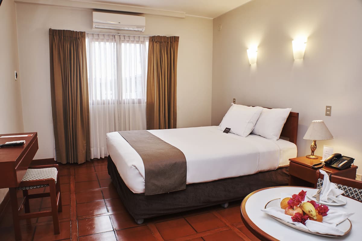 Minibar, coffre-fort, bureau, accĂšs au Wi-Fi (inclus)