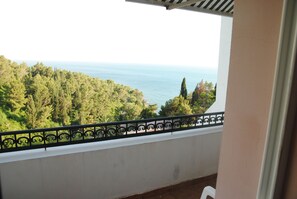 Chambre Quadruple Supérieure, balcon, vue mer | Vue de la chambre