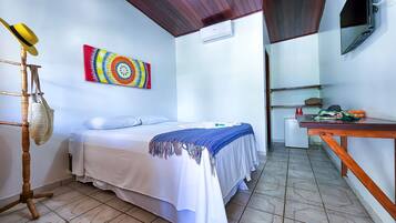 Minibar, free WiFi, bed sheets