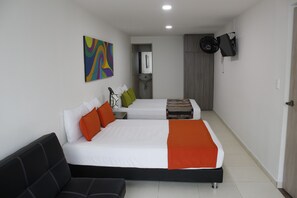 Triple Room | Free WiFi, bed sheets