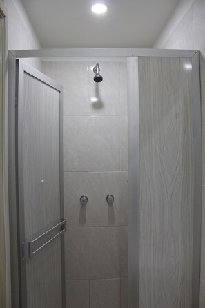 Dusche im Bad