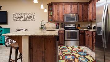 Condo, 2 Bedrooms | Private kitchen | Fridge, microwave, oven, stovetop