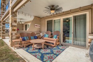 Condo, 2 Bedrooms | Property grounds