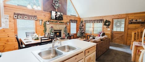 Cabin, 2 Bedrooms | Private kitchen | Fridge, oven, coffee/tea maker, toaster