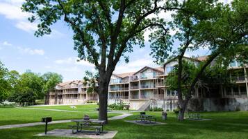 Condo, 2 Bedrooms | Exterior