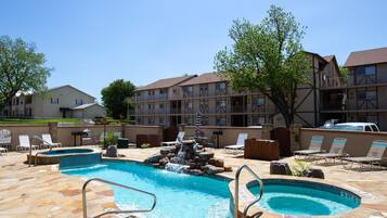 Kondominium, 2 kamar tidur | Kolam renang