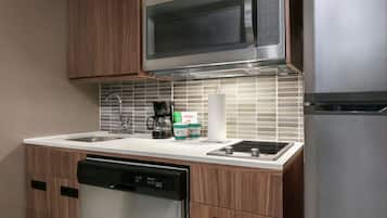 Full-sized fridge, microwave, coffee/tea maker, cookware/dishes/utensils