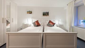 Basic-Doppelzimmer | Schreibtisch, Bügeleisen/Bügelbrett, kostenloses WLAN, Bettwäsche