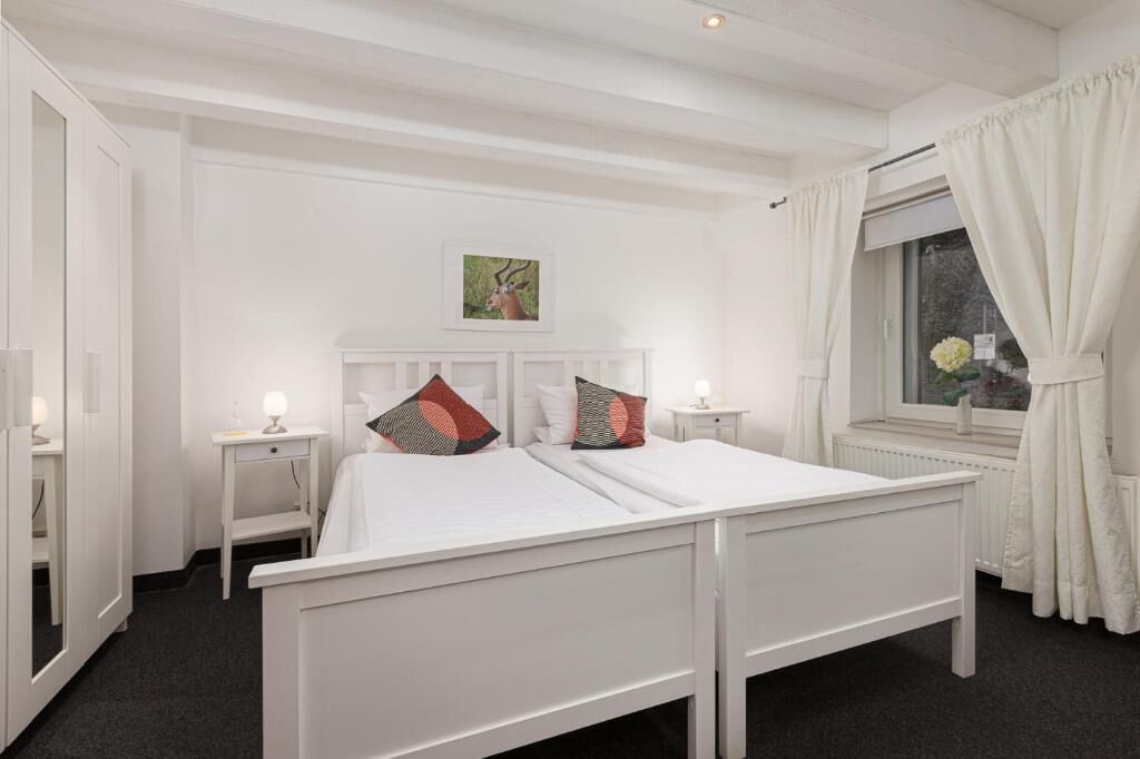 Basic Twin Room | Egyptian cotton sheets, premium bedding, down comforters