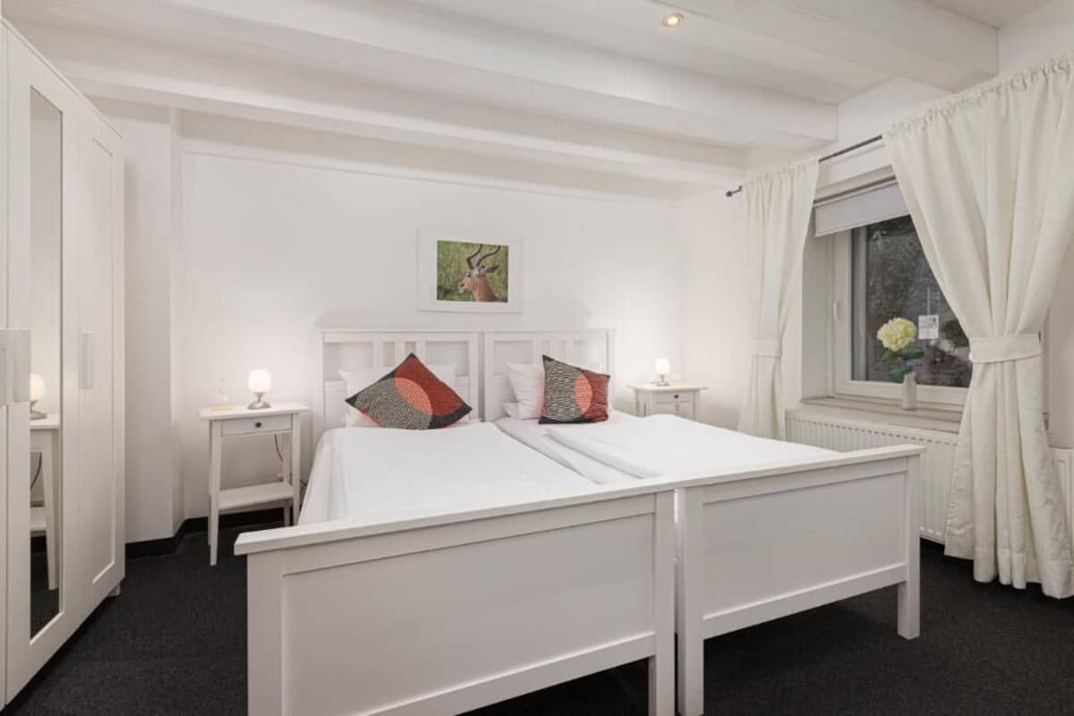 Basic Twin Room | Egyptian cotton sheets, premium bedding, down comforters